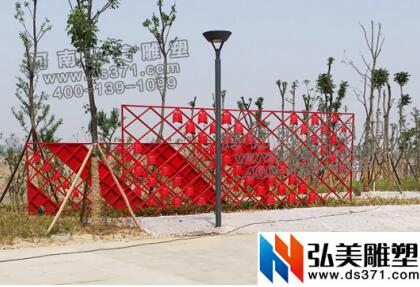 雕塑廠家弘美雕塑介紹不銹鋼雕塑在園林景觀的應用