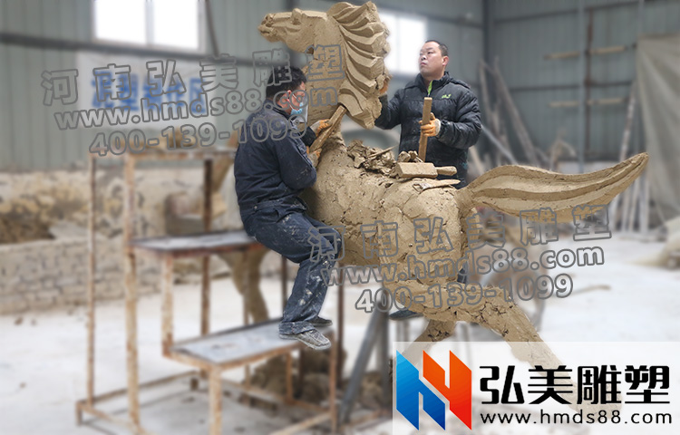 首先設計玻璃鋼雕塑造型圖紙按照相對比例制作泥塑模型